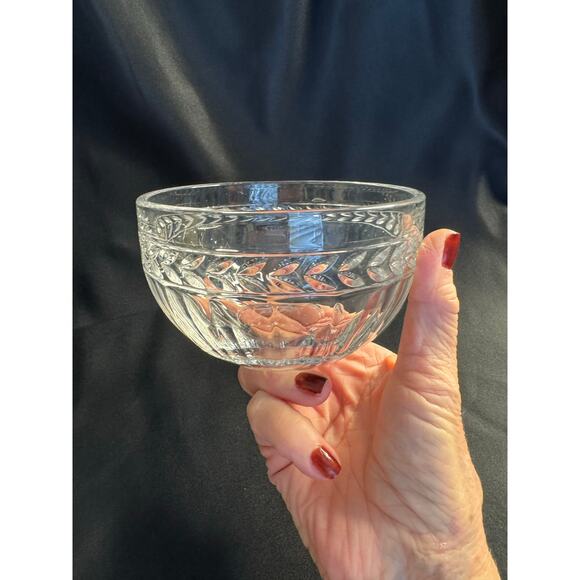 Villeroy & Boch Miss Desiree Pressed Glass  4” Bowl - Picture 9 of 9